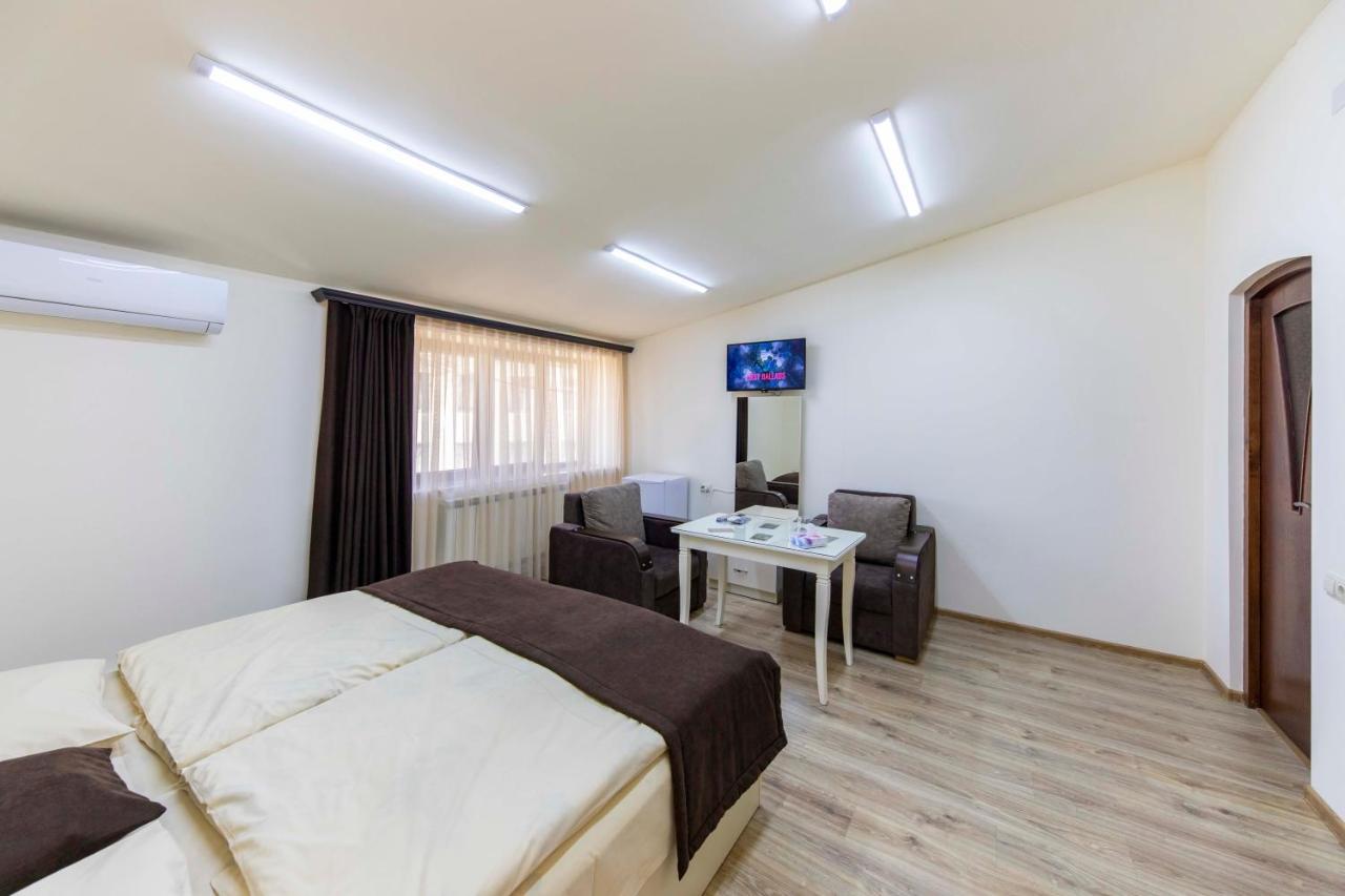 Tatev Hotel And Tours Yerevan Luaran gambar